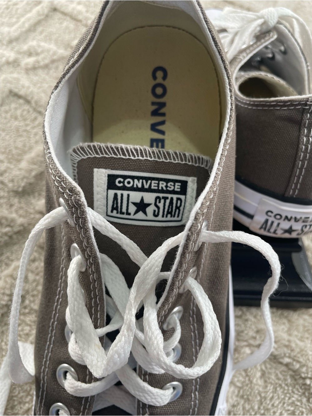 Converse' All Star Low Top Sneakers - Brown
Size M 7 or W 9 - Picture 2 of 10